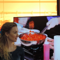 Что то вкусненькое готовят.