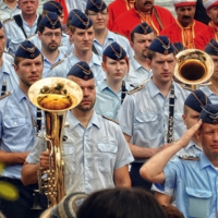 Вместе в строю