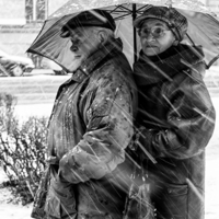 За широкой спиной