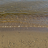 Тииихо плещется волна...