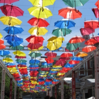 Аллея парящих зонтиков в Питере