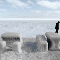 СКАМЕЕЧКА  у  моря