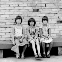 Три девицы.