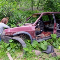 -  Сейчас мотор починю и поедем.