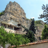 скальный монастырь