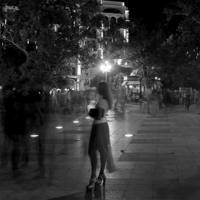 она всё ждет, а он проходит мимо