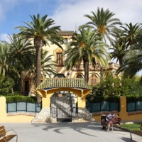 Посторонним В.