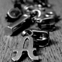 В коробке швейной фурнитуры