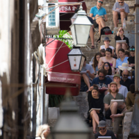  Чай, не семеро по лавкам сидят