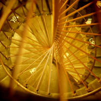 По винтовой...