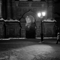 Ночь, улица, фонарь... ворота
