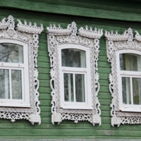 В доме где резной полисад