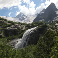 Водопад ледника Алибек.