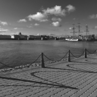 Того и гляди заЦЕПят !