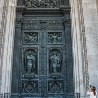 Врата Исаакиевского собора