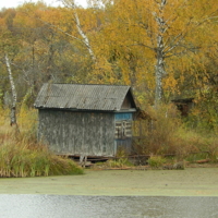 На краю.