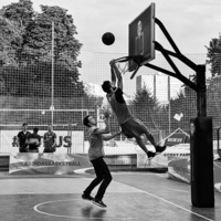 Да слезай уже! Второй период там висишь.