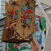 На карусели у Маруси