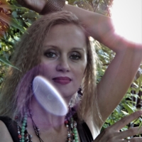 "Медуза" на переднем плане