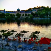 В лучах заходящего солнца