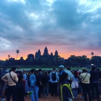 Вдохновляясь рассветом у стен Ангкор-Вата