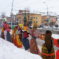 К перекрестку всей толпой