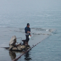 Одинокий рыбак