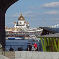 Глядя из-под моста