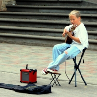 Красавица гитаристка.