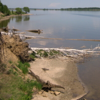 Обрушение берега на реке