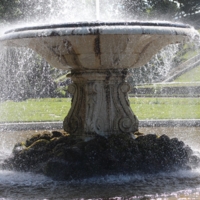 серебряные брызги фонтана