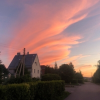 Вечернее небо над родным домом