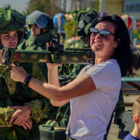 гранатомет ей к лицу