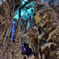 Сталактитовый лес в пещере горного короля.