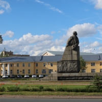 Обычная советская площадь или главная улица