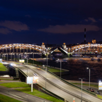 Разводят мосты в Петербургские ночи...