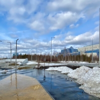 Городской пейзаж в весенних тонах …