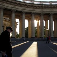 В лучах вечернего солнца