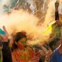 Островок спокойствия в море Холи-вакханалии