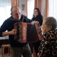 Мужичок с гармошкой...