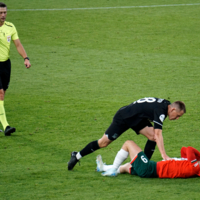 Не путайся под ногами!