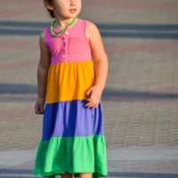 Яркий сарафанчик, на боку карманчик!