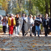 Хоть кто-то яркий!