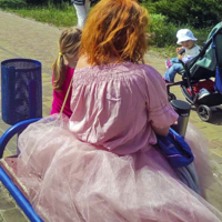 На всю скамейку