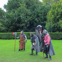 Всадник без головы с палачами... такая работа.