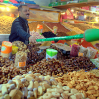 Угощайся, дорогой!