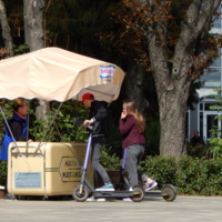 Любители эскимо и самокатов