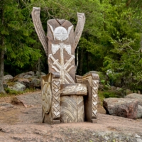 Легко восхищаться, но сидеть жестковато...