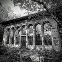 Руины заброшенного ресторана «Лето»