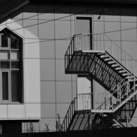 Солнце заигралось на ступенях